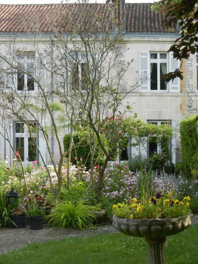 La Maison De L'Ambassadeur Saint-Jean-dʼAngély Εξωτερικό φωτογραφία
